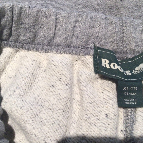 Men’s Roots bundled white T-Shirt and athleisure pants with classic logo - Picture 4 of 4